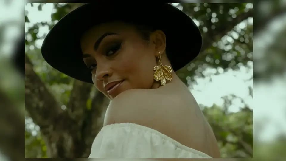 Black Monroe dévoile son clip « Remise en question », un plaidoyer musical puissant