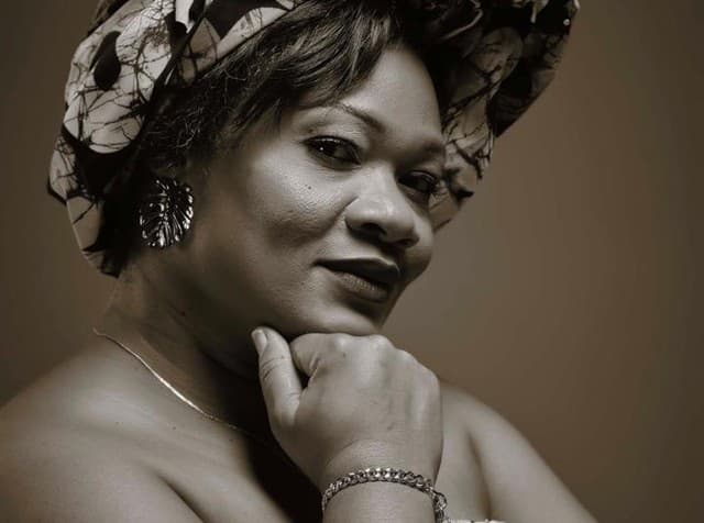 Nadège Mbadou prépare la sortie de son single « Irréel »