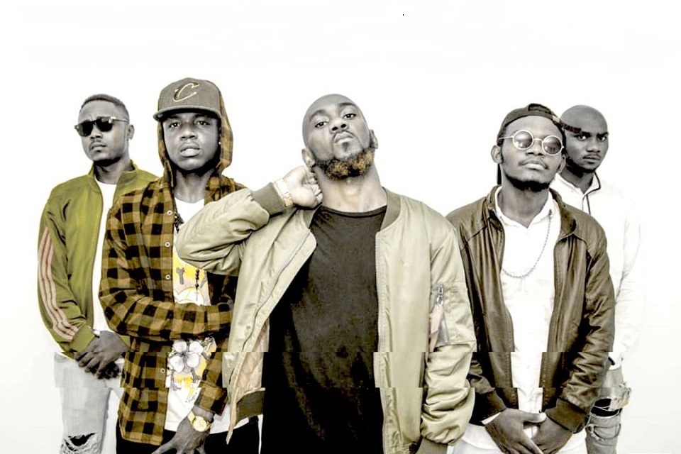 RR Sxiss tourne le dos au Collectif People et lâche "Homa" son titre solo.