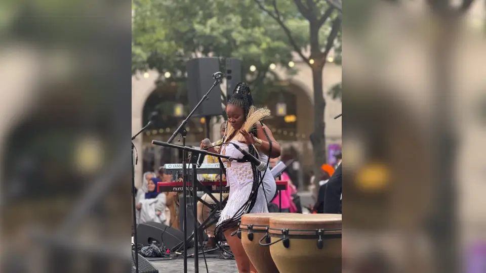 Le concert de Queen Koumb : un triomphe pour la musique gabonaise à Paris